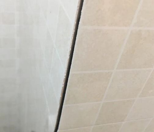 连云港瓷砖空鼓维修公司分享阳台瓷砖脱落的修复过程可以分为以下几个步骤