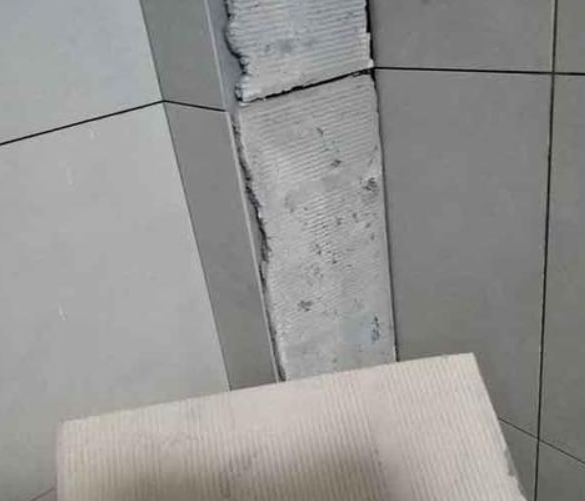 连云港瓷砖空鼓维修公司分享下厨房瓷砖脱落的补救措施。